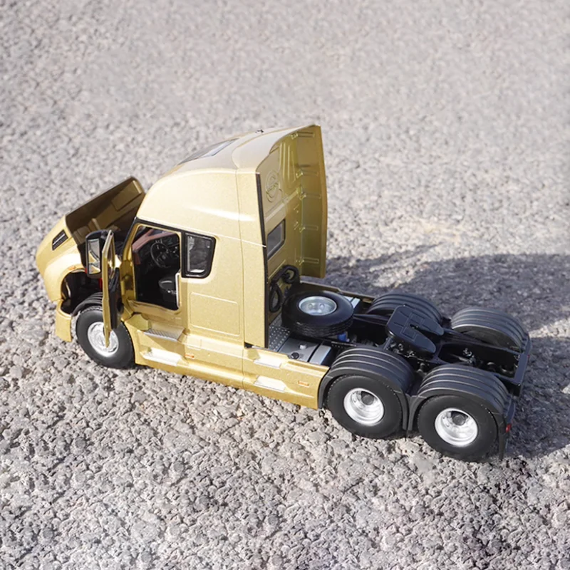 Gold Diecast Tractor Truck Model 1:24 Scale 5 Gold Diecast Tractor Truck Model 1:24 Scale - Image 5