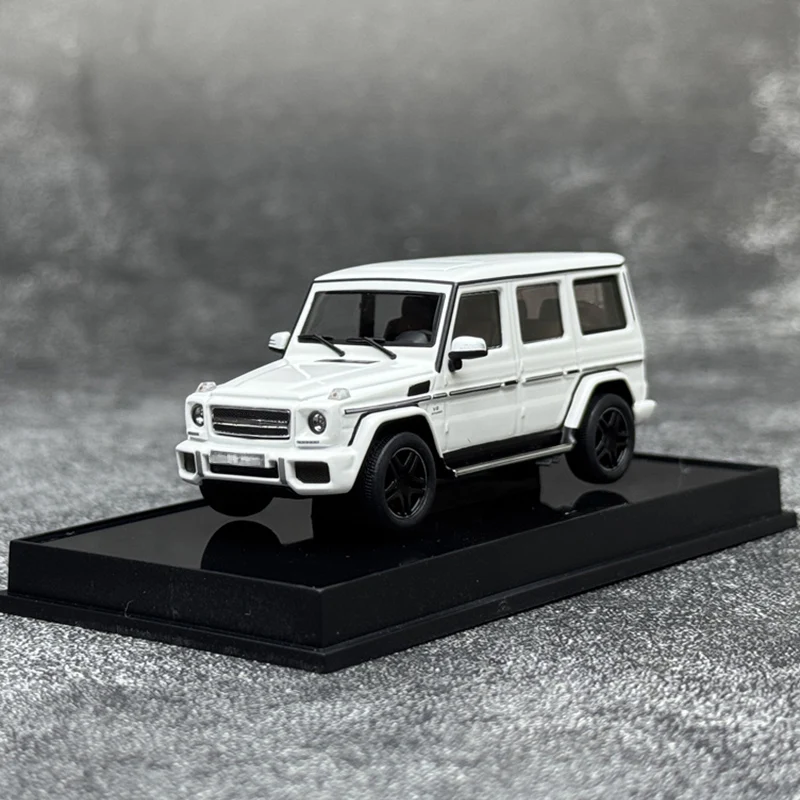 AUTOART 1:64 2017 Off-Road SUV Model in Vibrant Colors 4 AUTOART 1:64 2017 Off-Road SUV Model in Vibrant Colors - Image 4