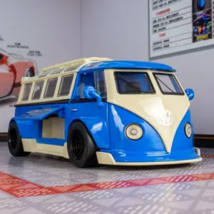 Vibrant Blue Retro Van Model Car 1:32 Scale