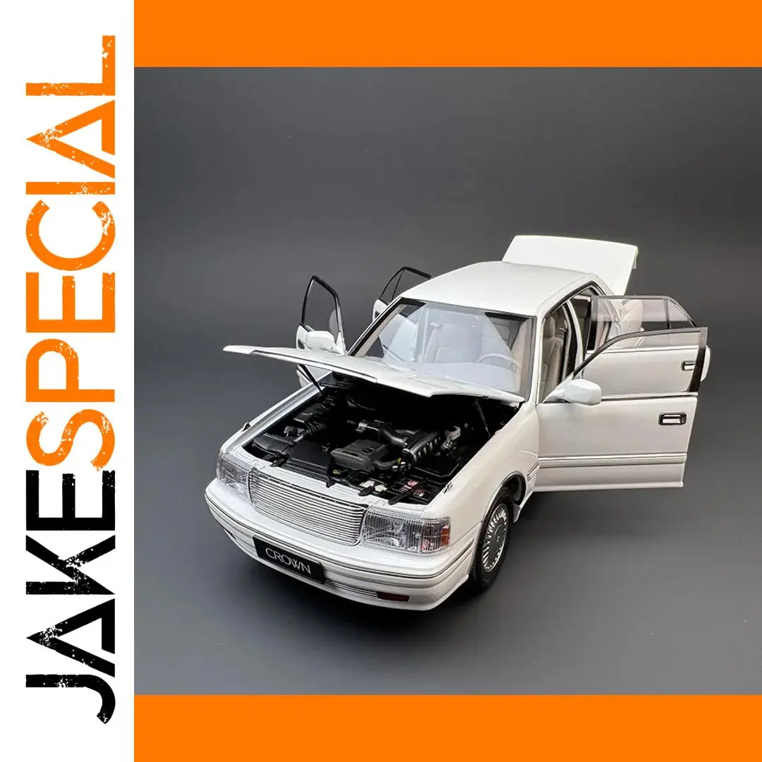 White Toyota Crown 155 Diecast Model 1:18 Scale 1 White Toyota Crown 155 Diecast Model 1:18 Scale