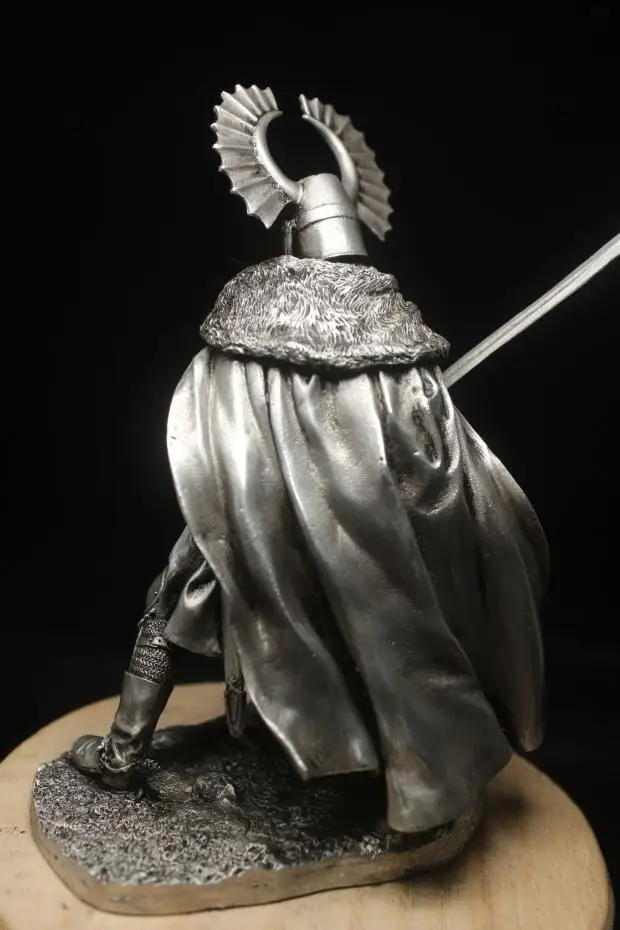 Medieval Teutonic Knight Crusader Figurine 1/18 Scale 2 Medieval Teutonic Knight Crusader Figurine 1/18 Scale - Image 2