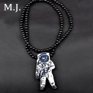 Wooden Astronaut Necklace for Men 7 HTB1H2YkAhSYBuNjSspjq6x73VXai