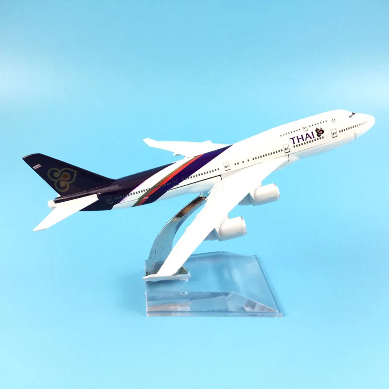 Thai Airways Boeing 747 Diecast Model 1:400 Scale 4 Thai Airways Boeing 747 Diecast Model 1:400 Scale - Image 4