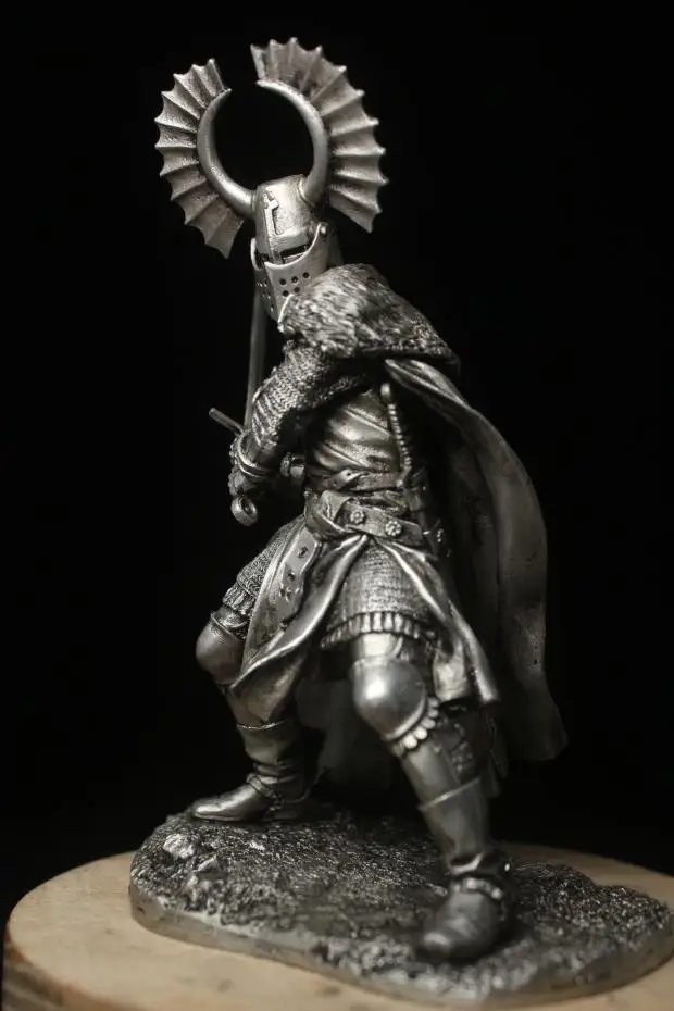 Medieval Teutonic Knight Crusader Figurine 1/18 Scale 3 Medieval Teutonic Knight Crusader Figurine 1/18 Scale - Image 3