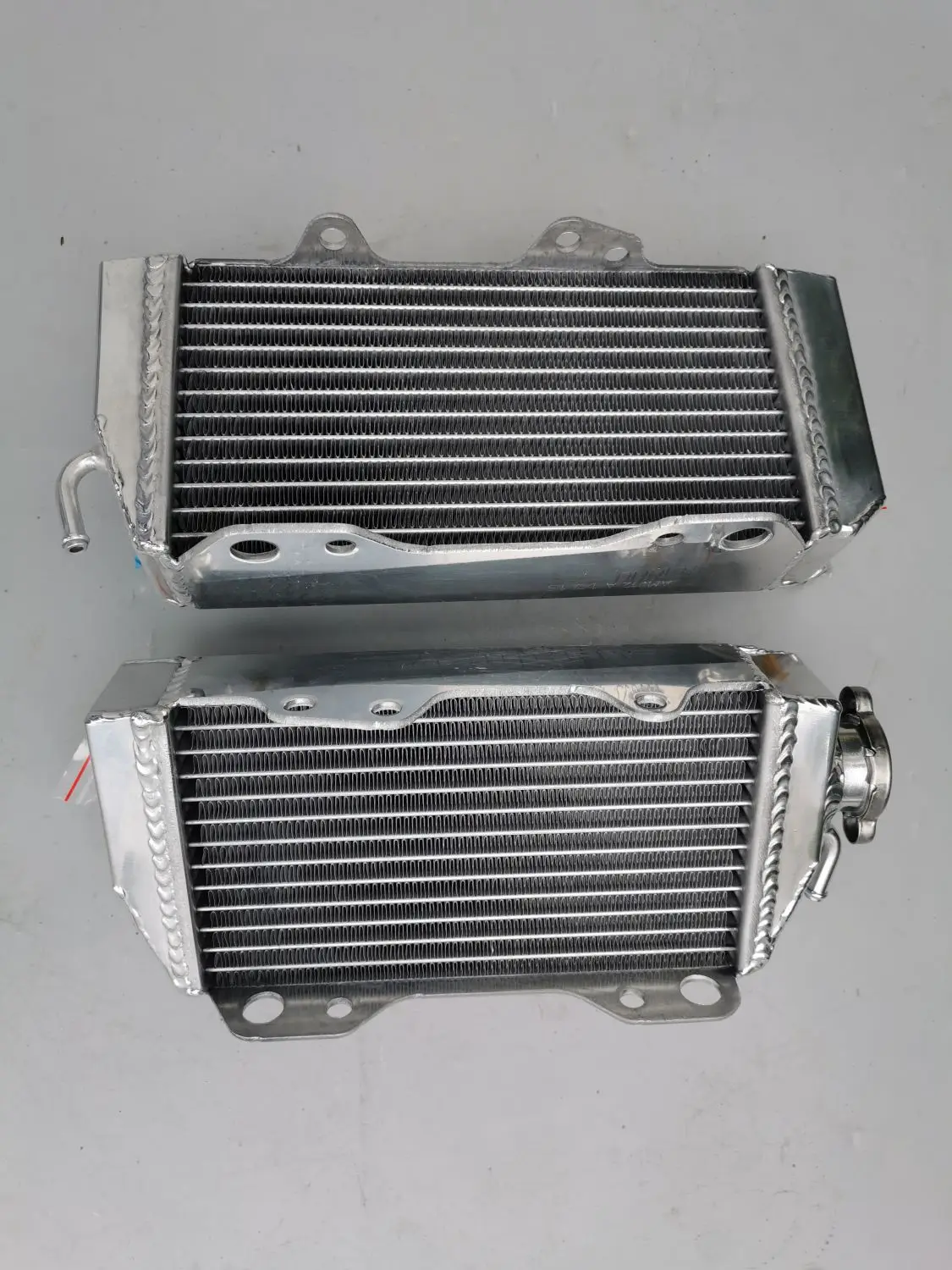 High-Performance Aluminum Radiator Pair for Honda CRF450R 6 High-Performance Aluminum Radiator Pair for Honda CRF450R - Image 6