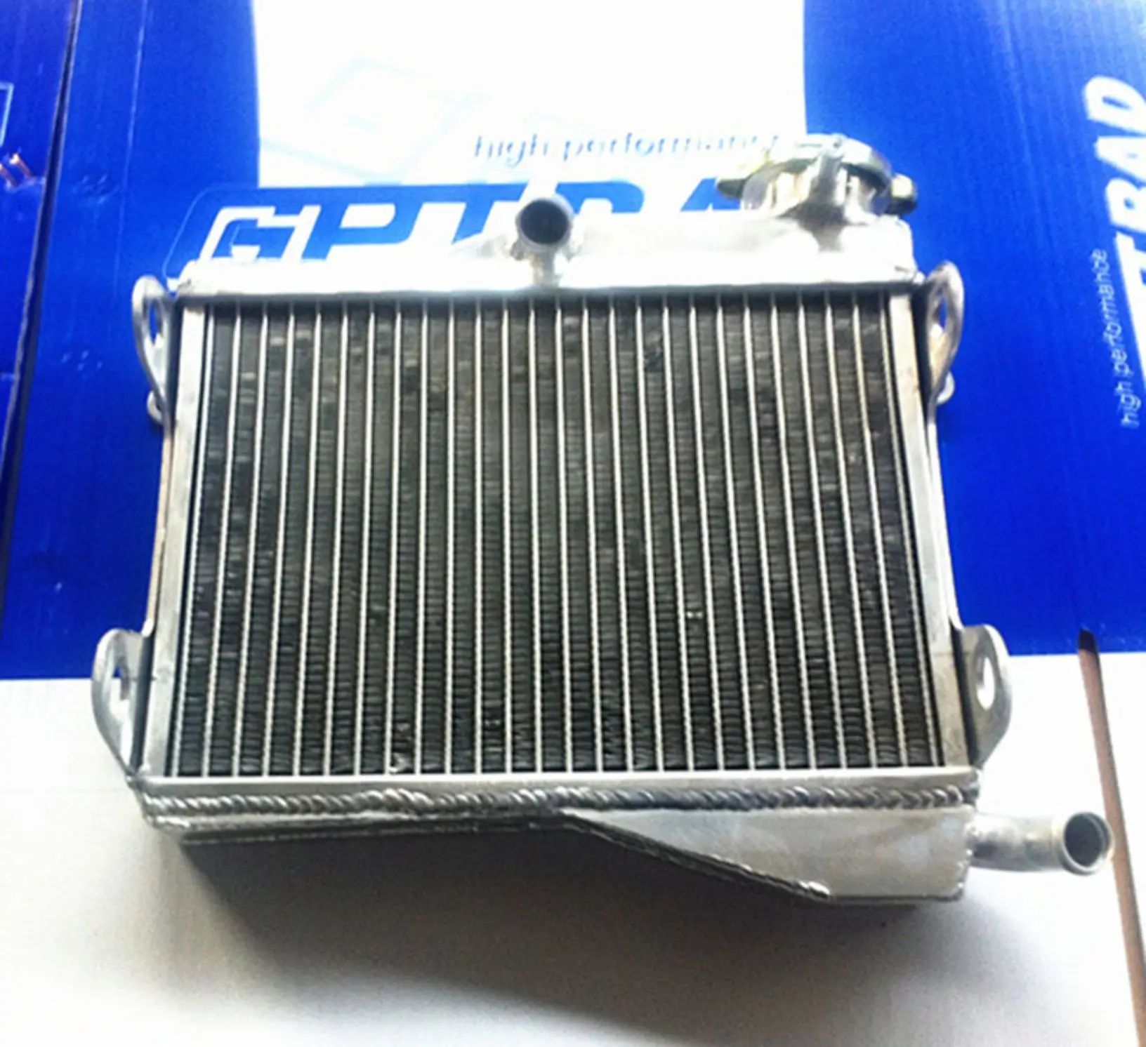 High-Performance Aluminum Radiator for Yamaha RZ350/RD350 4 High-Performance Aluminum Radiator for Yamaha RZ350/RD350 - Image 4