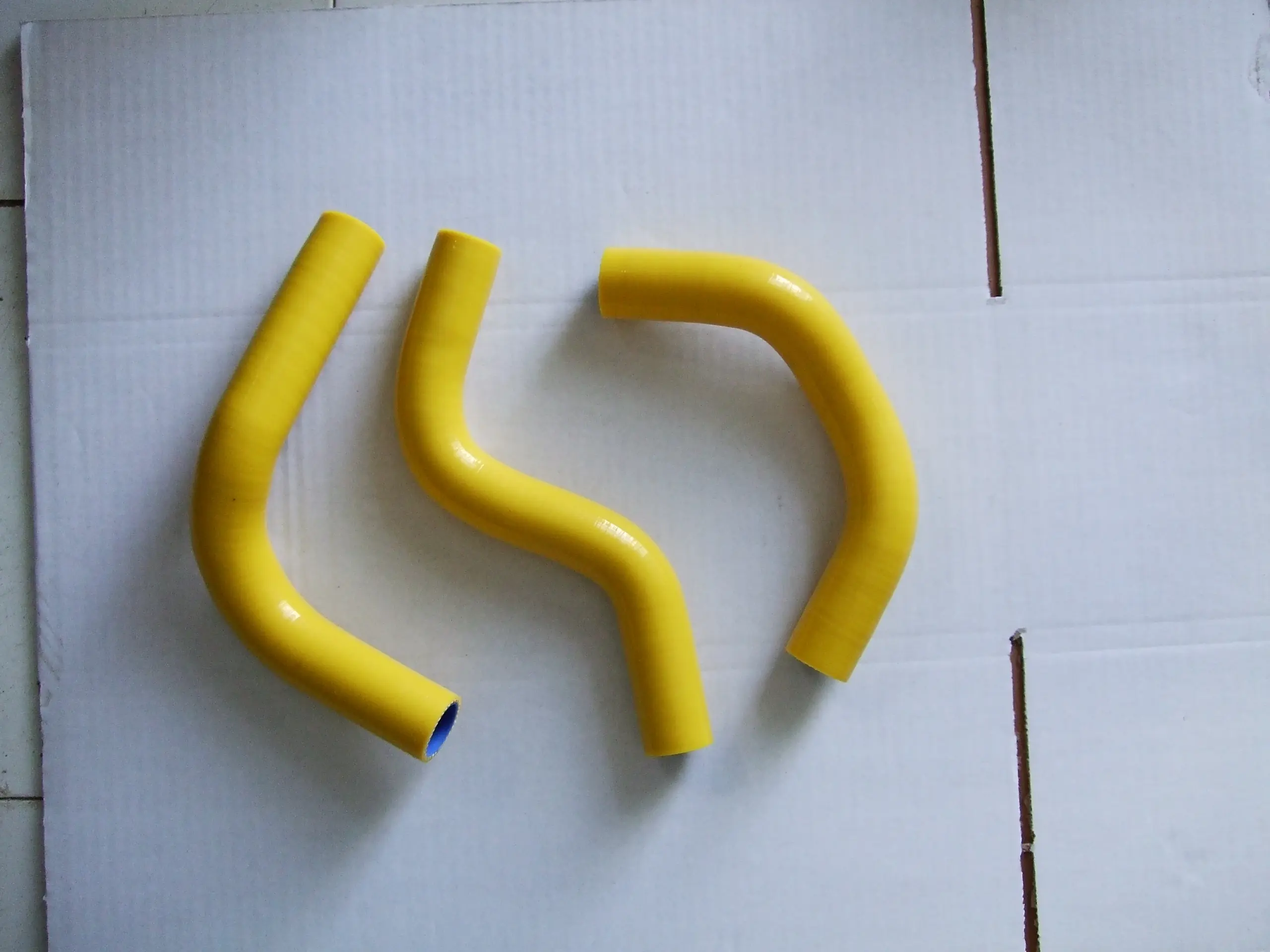 Red Silicone Radiator Hose Kit for Suzuki Swift 1.3L G13 GTI 4 Red Silicone Radiator Hose Kit for Suzuki Swift 1.3L G13 GTI - Image 4