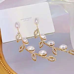Elegant Gold Drop Earrings with Crystal Stones 10 S0be972ca781649e08d1076ccc34727225