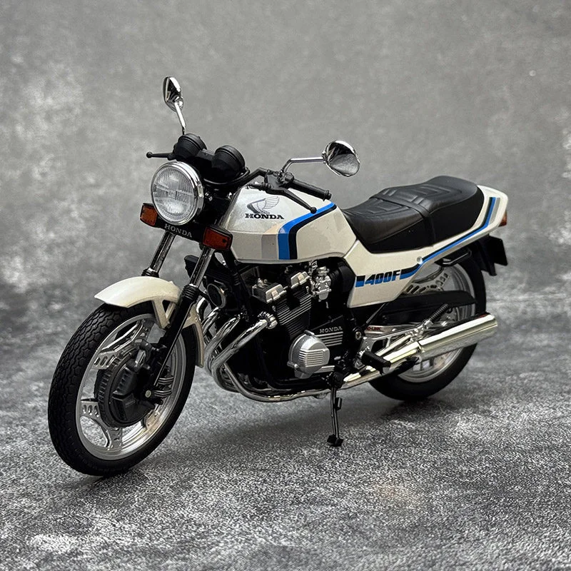Honda CBX400F 1:12 Diecast Motorcycle Model 9 Honda CBX400F 1:12 Diecast Motorcycle Model - Image 9