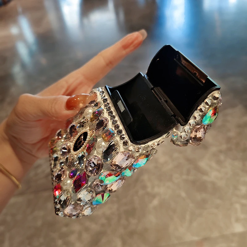 Glamorous Alloy Cigarette Case with Rhinestones 5 Glamorous Alloy Cigarette Case with Rhinestones - Image 5