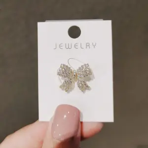 Elegant Gold-Toned Bowknot Brooch with Rhinestones 12 S12791ce2855249a3b7cba249e24c2bcfI