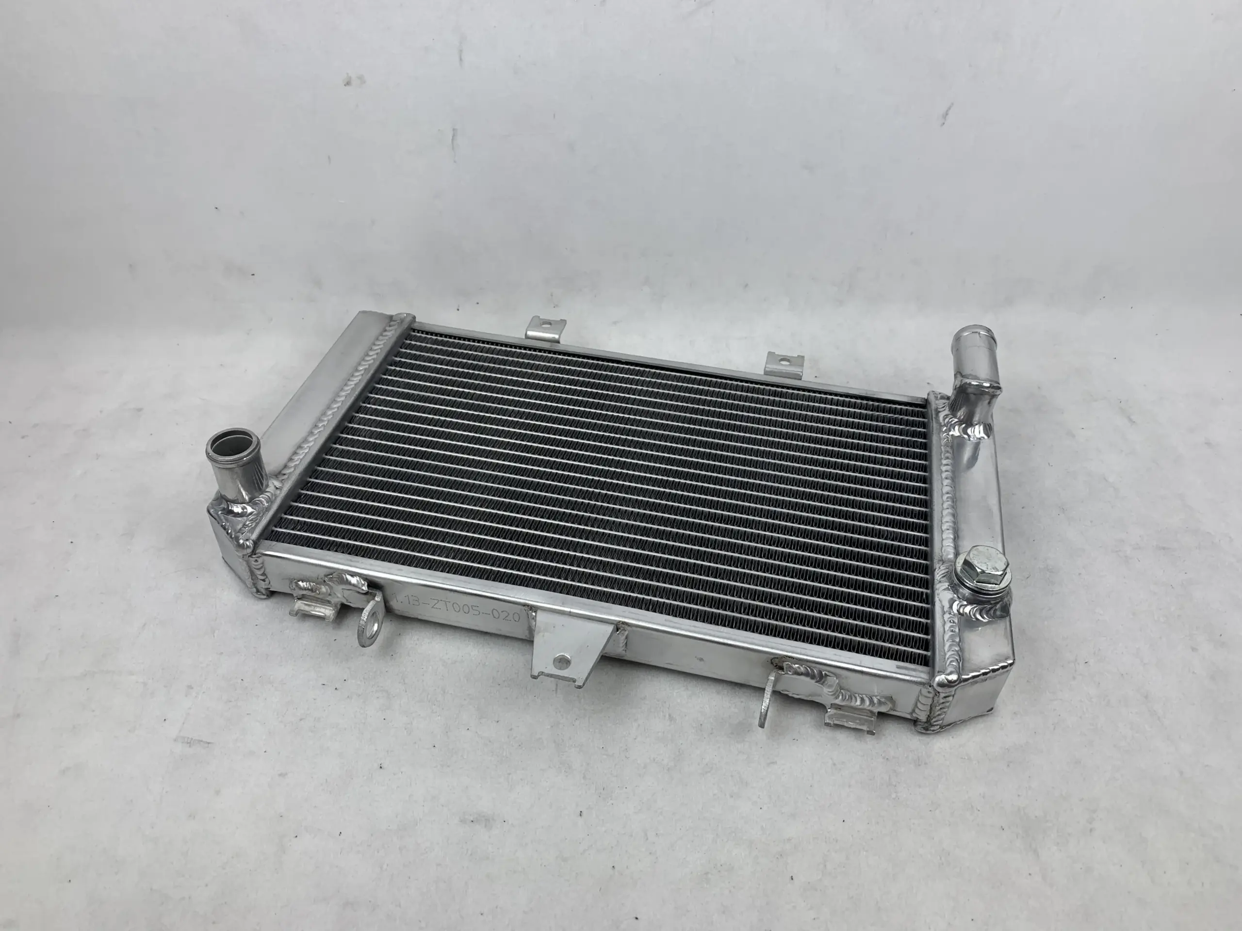 Heavy-Duty Aluminum Radiator for Kawasaki ZRX 2001-2005 4 Heavy-Duty Aluminum Radiator for Kawasaki ZRX 2001-2005 - Image 4