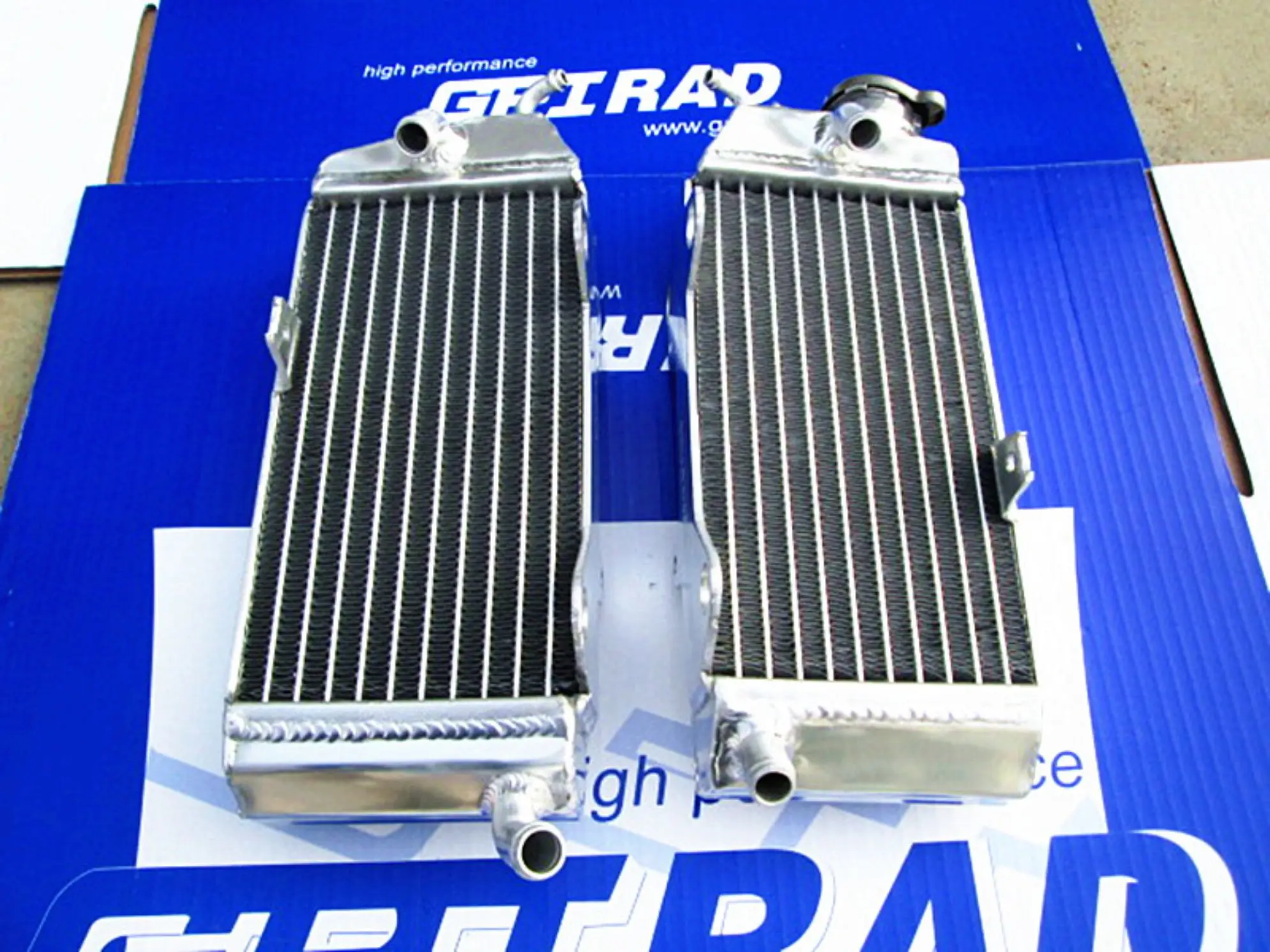 Yamaha YZ250 1984-1985 Aluminum Radiator Set 6 Yamaha YZ250 1984-1985 Aluminum Radiator Set - Image 6