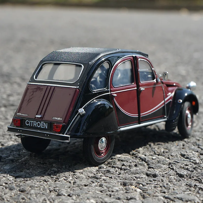 WELLY 1:24 Citroën 2CV6 Charleston Model 2 WELLY 1:24 Citroën 2CV6 Charleston Model - Image 2
