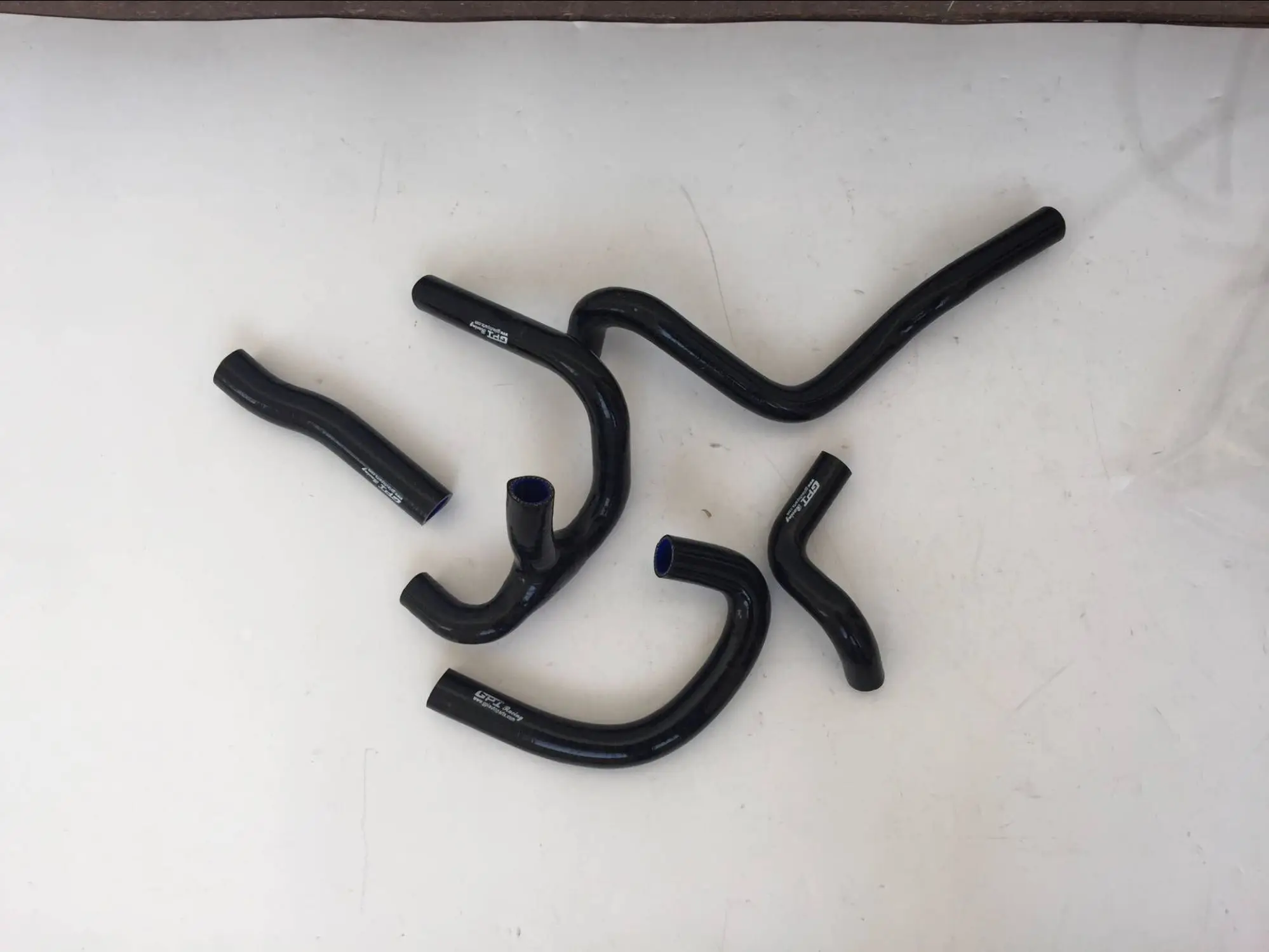 Red Silicone Radiator Hose Kit for Suzuki & Aprilia 2 Red Silicone Radiator Hose Kit for Suzuki & Aprilia - Image 2