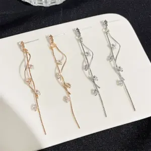 Vintage Crystal Leaf Drop Earrings 12 S2c3855e386af489789806dea5a590ec3j