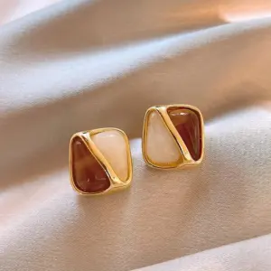 Vintage Resin Tiger Eye Drop Earrings 15 S2c7c7c2402474cab9157a20c028e9013t 2