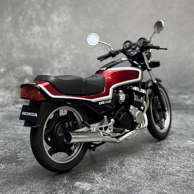 Honda CBX400F 1:12 Diecast Motorcycle Model 4 Honda CBX400F 1:12 Diecast Motorcycle Model - Image 4