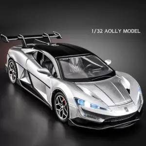 1:32 Maisto Alloy Model Car in Silver