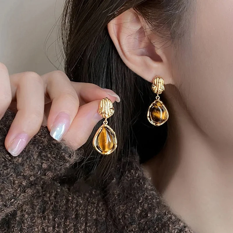 Vintage Resin Tiger Eye Drop Earrings 2 Vintage Resin Tiger Eye Drop Earrings - Image 2