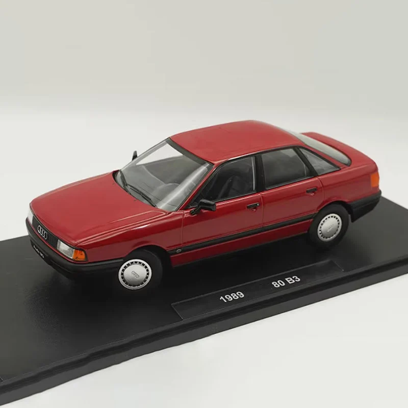 1989 Mercedes-Benz 80 B3 Sedan Diecast Model 3 1989 Mercedes-Benz 80 B3 Sedan Diecast Model - Image 3