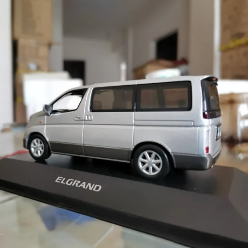 Diecast 1/43 Elgrand MPV Model Silver 3 Diecast 1/43 Elgrand MPV Model Silver - Image 3