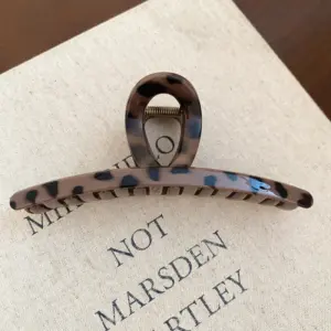 Leopard Print Acrylic Hair Clip Model HH6812 16 S4ddb50a1991d421bb998e8b423f00ba1G