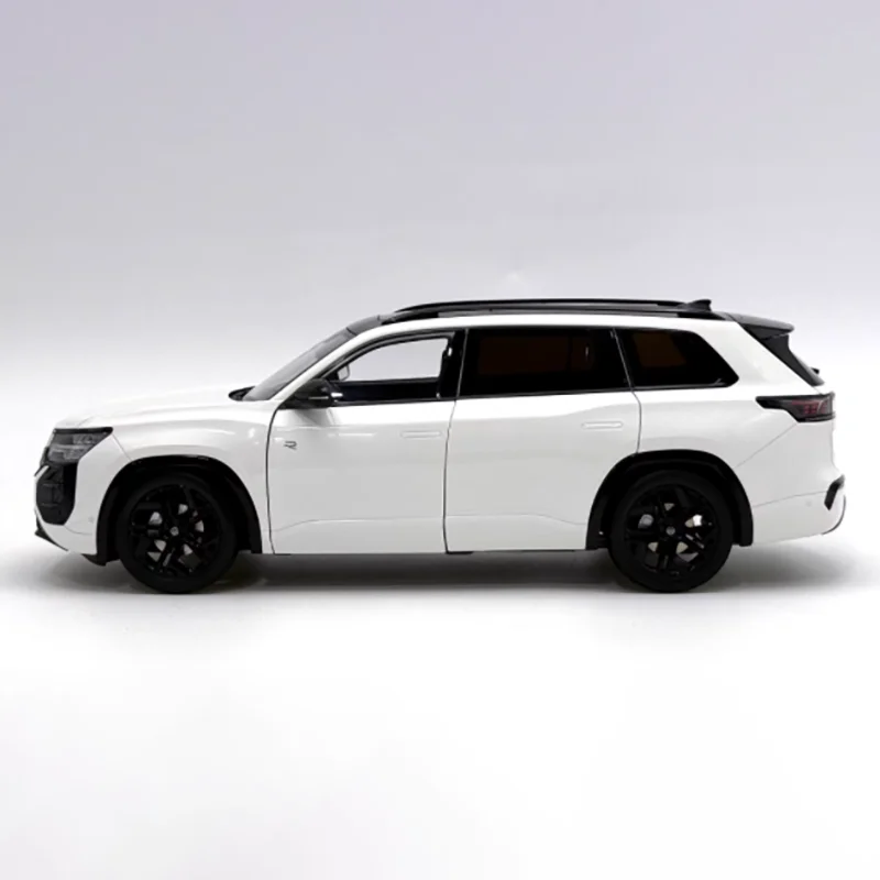 VW Pro Teramont 2025 1:18 Diecast Model 4 VW Pro Teramont 2025 1:18 Diecast Model - Image 4