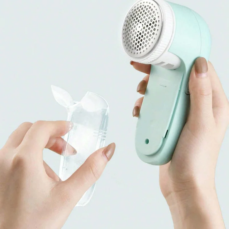 Mint Green USB Rechargeable Fabric Lint Remover 4 Mint Green USB Rechargeable Fabric Lint Remover - Image 4