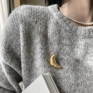 Croissant-Shaped Zinc Alloy Brooch for Men Women 8 S55b115592fa940f7afc2fb940dc8bc7a2