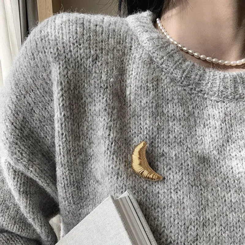 Croissant-Shaped Zinc Alloy Brooch for Men Women 2 Croissant-Shaped Zinc Alloy Brooch for Men Women - Image 2