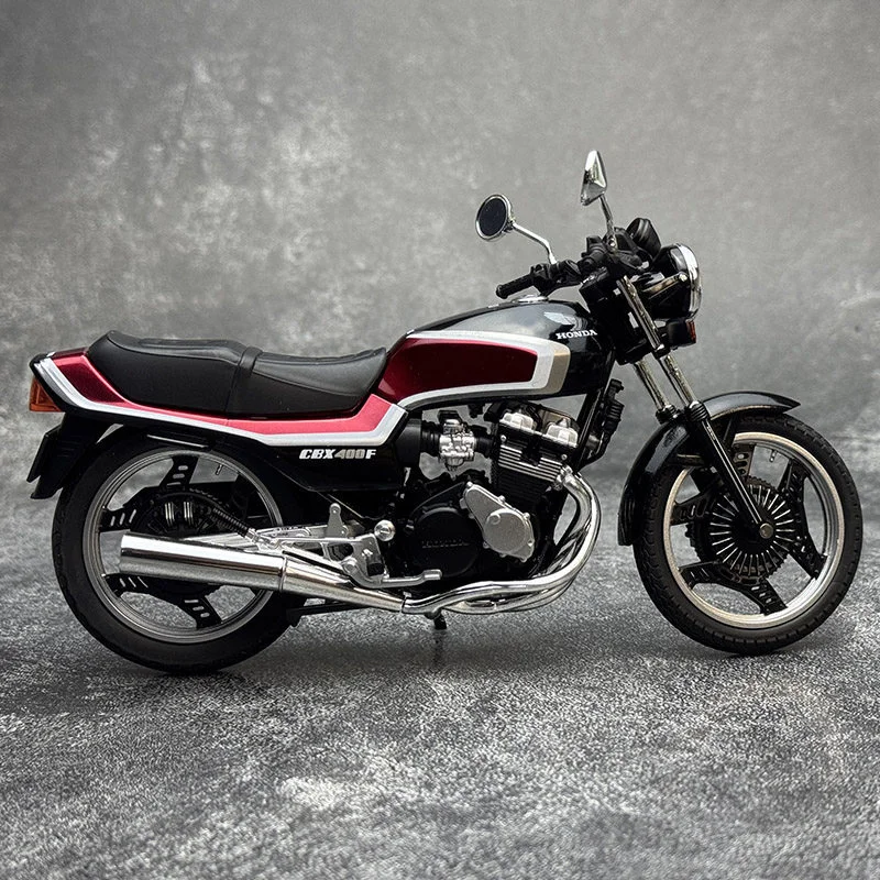 Honda CBX400F 1:12 Diecast Motorcycle Model 3 Honda CBX400F 1:12 Diecast Motorcycle Model - Image 3