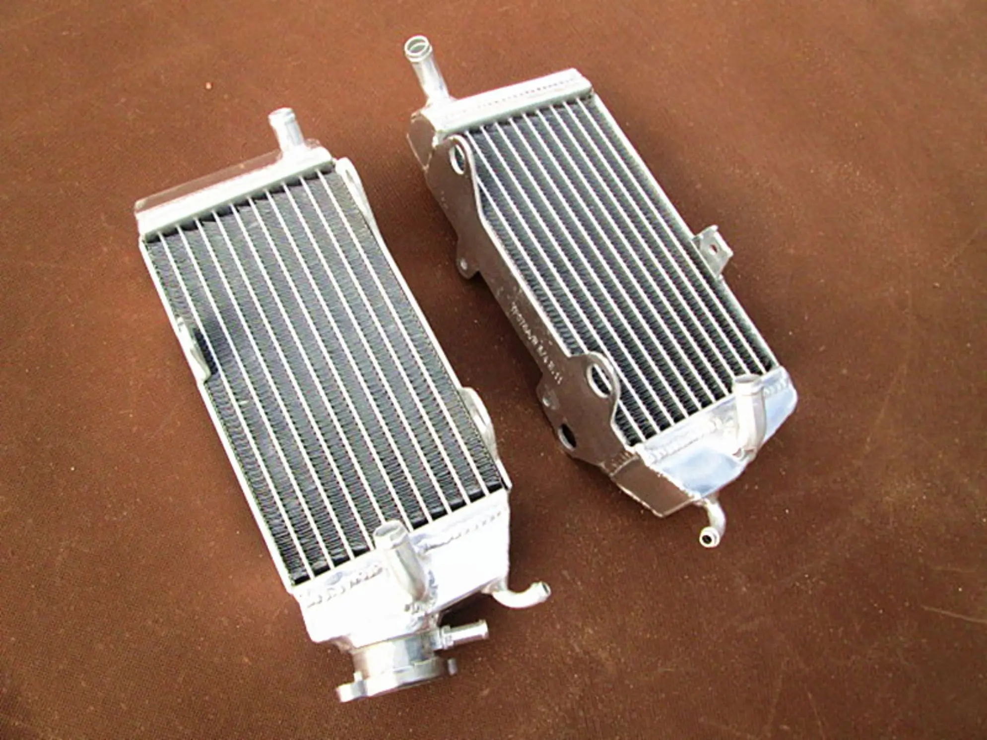 Yamaha YZ250 1984-1985 Aluminum Radiator Set 3 Yamaha YZ250 1984-1985 Aluminum Radiator Set - Image 3