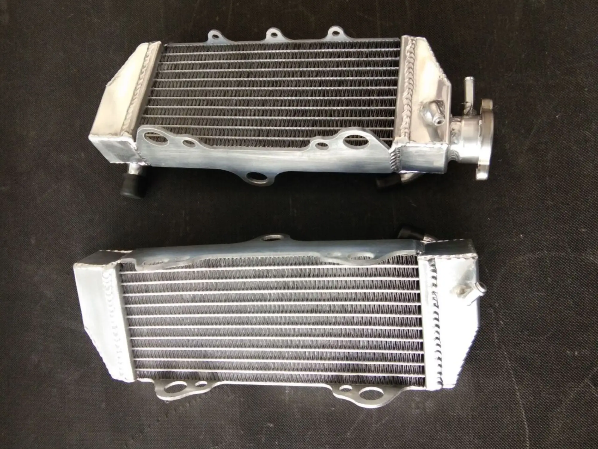Aluminum Radiator Pair for Husqvarna WR Models 2 Aluminum Radiator Pair for Husqvarna WR Models - Image 2
