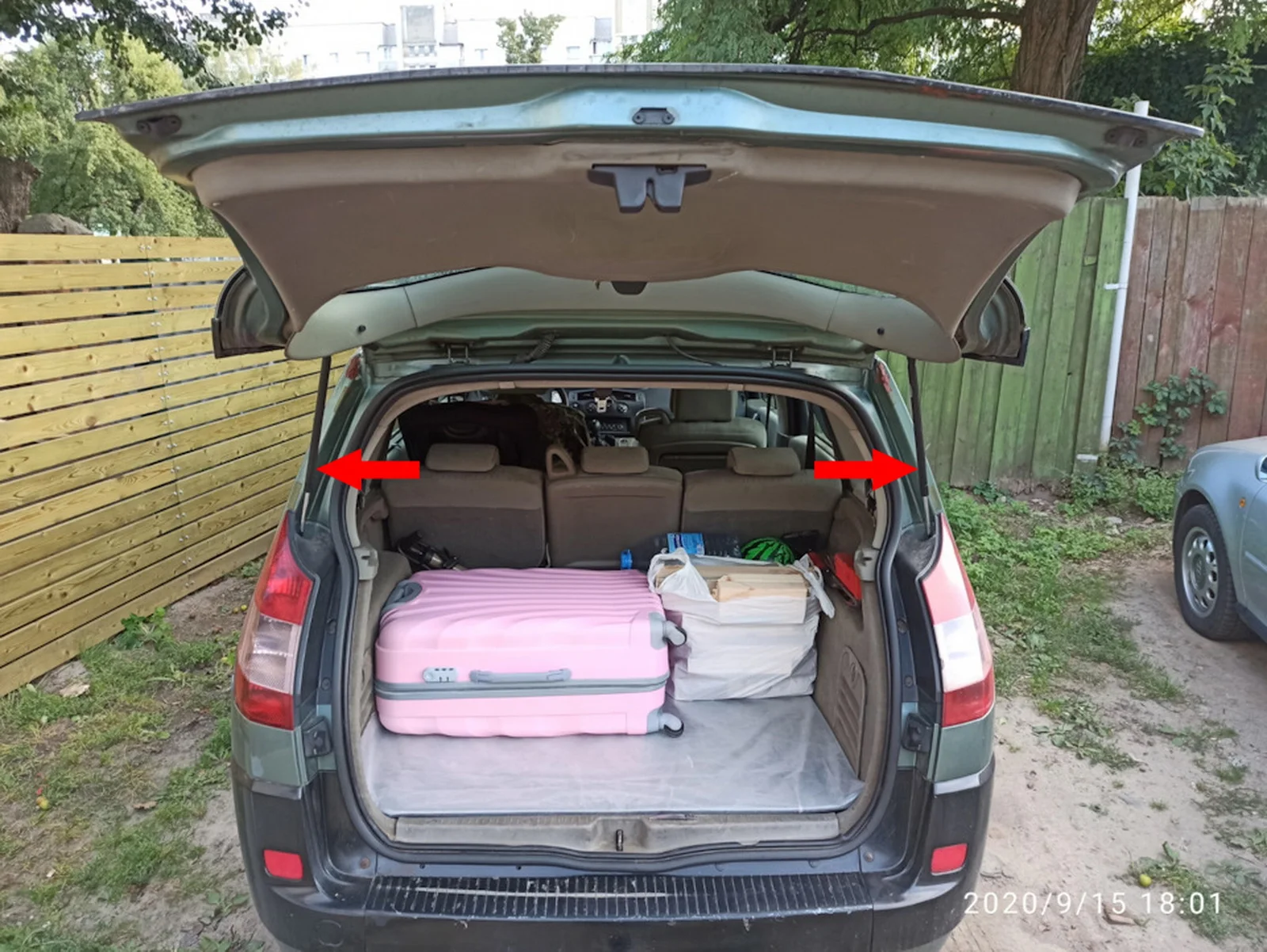 Renault Scenic MK II Tailgate Support Struts 520mm 6 Renault Scenic MK II Tailgate Support Struts 520mm - Image 6