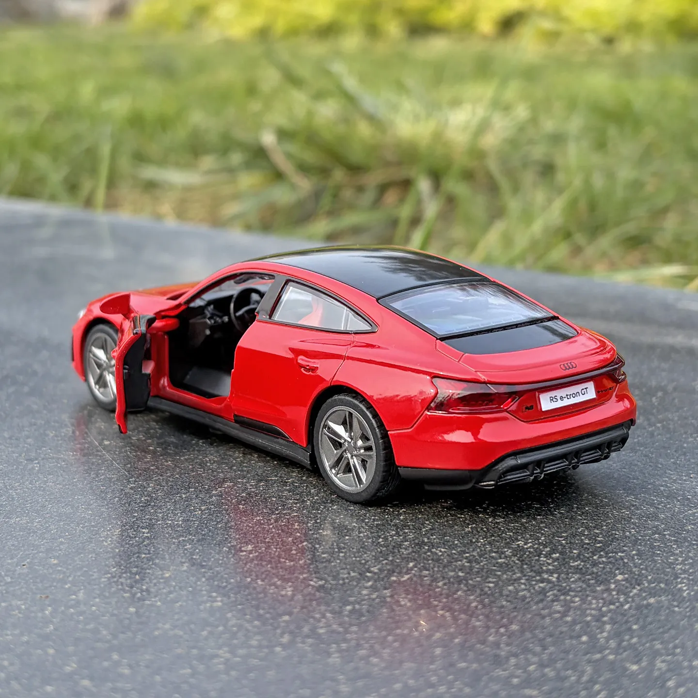 1:36 RS E-tron GT Alloy Model Car 2 1:36 RS E-tron GT Alloy Model Car - Image 2