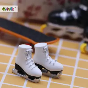 Miniature Dollhouse Skating Shoes Set in Resin 14 S66c561aa36054c14ab6b3ee8c33d5602c
