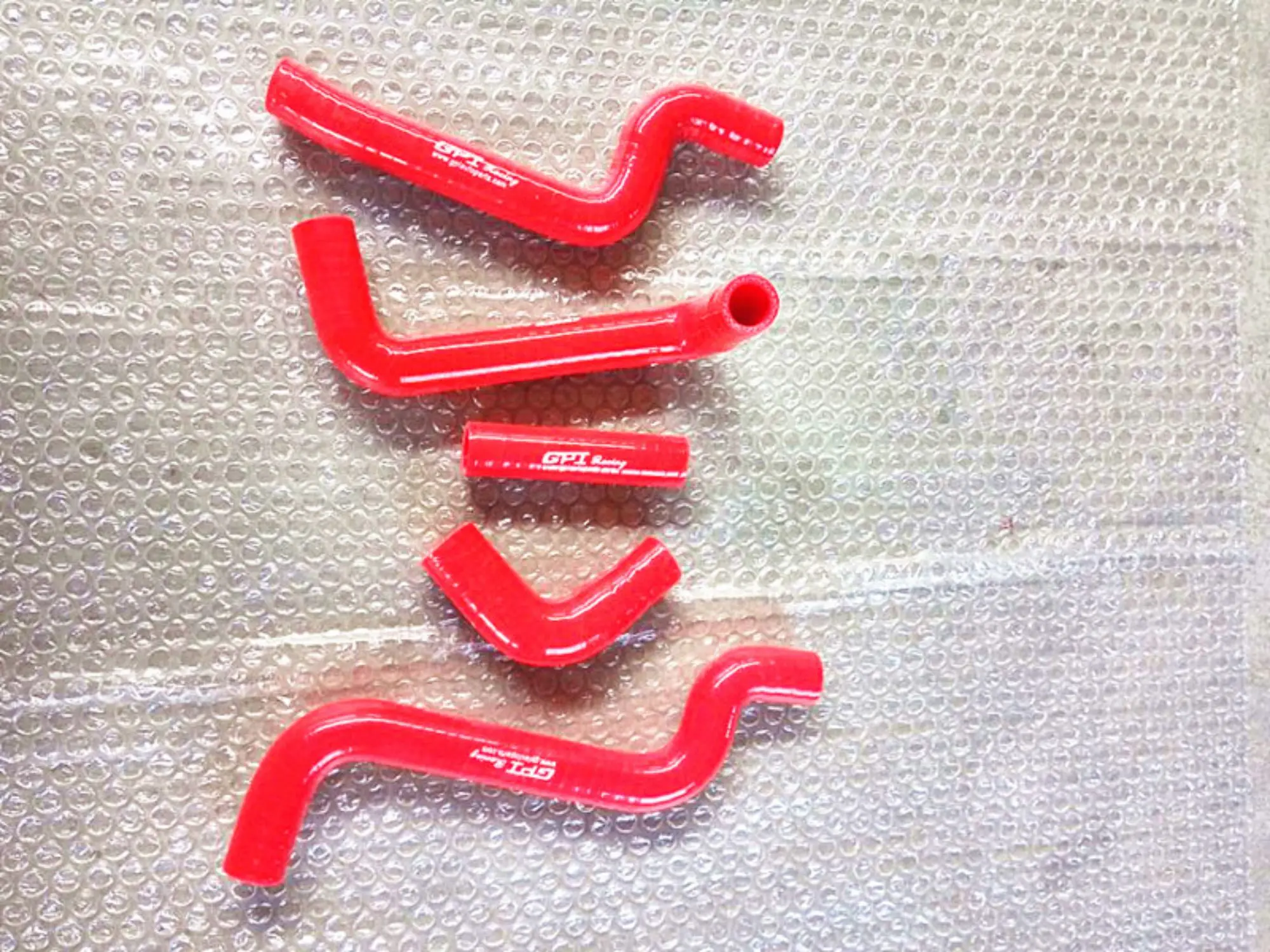Bright Red Silicone Radiator Hose Kit for Aprilia RS125 3 Bright Red Silicone Radiator Hose Kit for Aprilia RS125 - Image 3