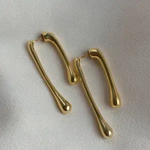 Vintage-inspired Drop Earrings with Sparkling Stones 17 S6a9029b1e28644b3b7659651592471203