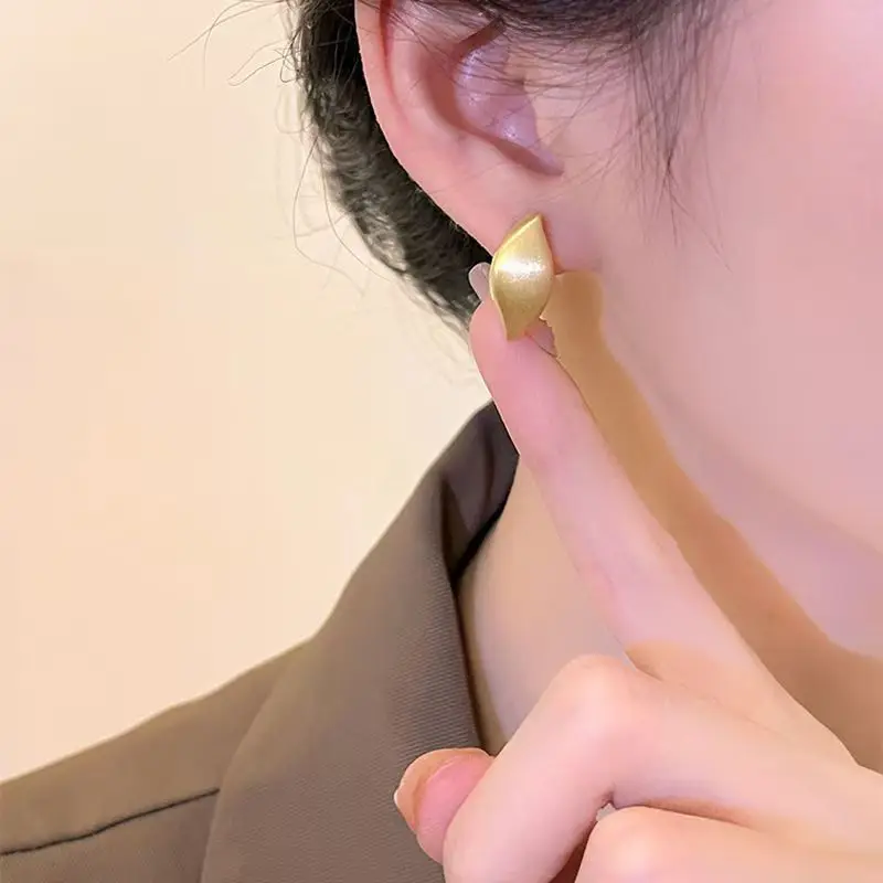 Leaf-Shaped Zinc Alloy Stud Earrings 3 Leaf-Shaped Zinc Alloy Stud Earrings - Image 3