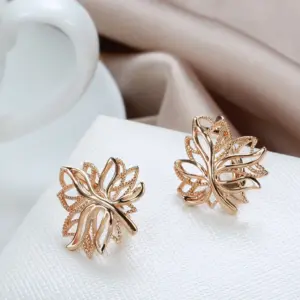 Leaf-Shaped Gold Hoop Earrings for Women 11 S6be29c2cf86e46429ca56124435514feP