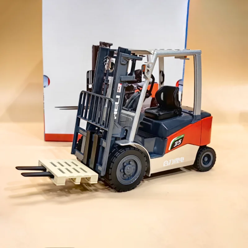 1/18 Diecast Industrial Forklift Model 2 1/18 Diecast Industrial Forklift Model - Image 2