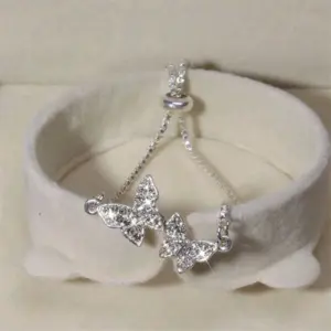 S70d30cf88e5c474a94bdc1a9e5503574C