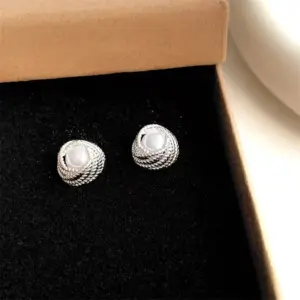 Vintage Pearl Stud Earrings with Copper Setting 9 S7849a99057ca4313a7e5b93b6fbeb31fA