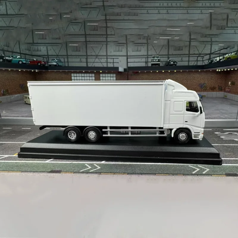 FH Box Van Truck Model 1:76 Scale for Display 3 FH Box Van Truck Model 1:76 Scale for Display - Image 3