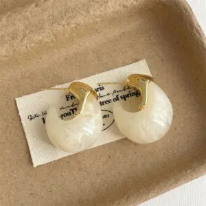 Shell Starfish Stud Earrings in Blue, White, Coffee 8 S7c3c63007650420f84b6bb2d2ff080d2m