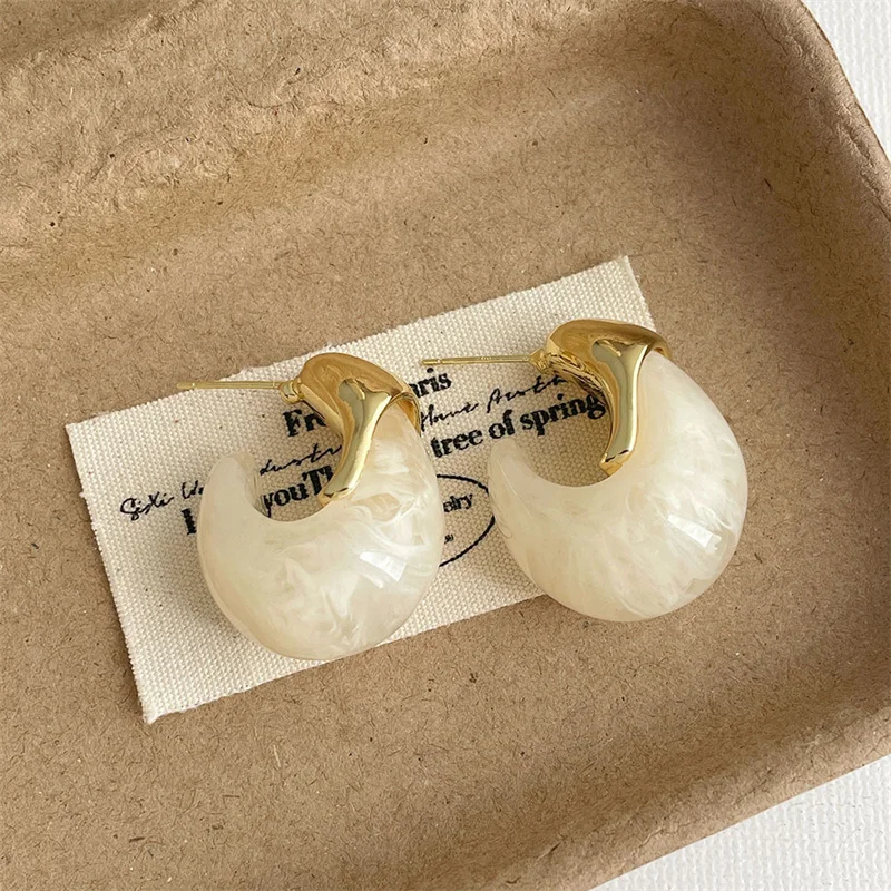 Shell Starfish Stud Earrings in Blue, White, Coffee 3 Shell Starfish Stud Earrings in Blue, White, Coffee - Image 3