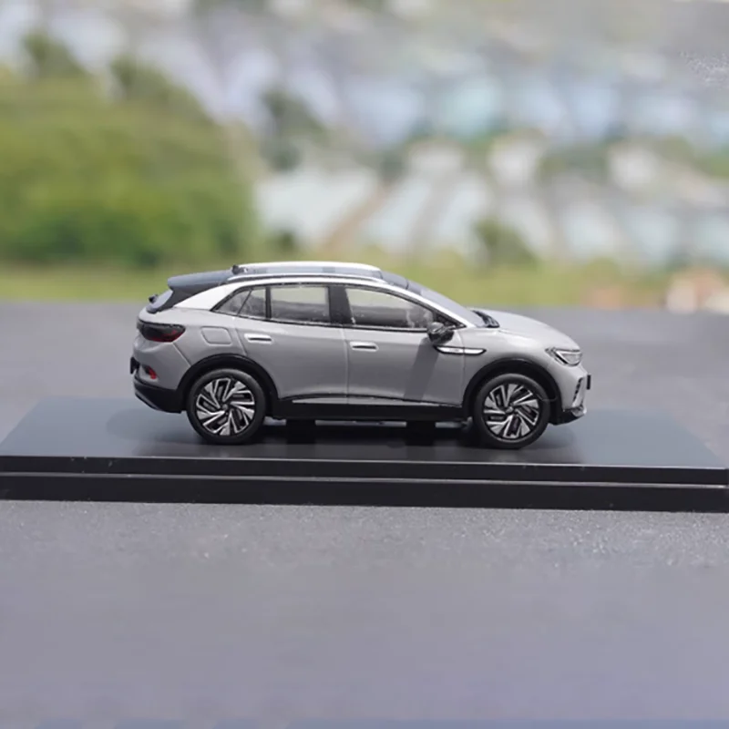 VW ID4 CROZZ SUV Diecast Model 1:43 Scale in Black or Silver 3 VW ID4 CROZZ SUV Diecast Model 1:43 Scale in Black or Silver - Image 3