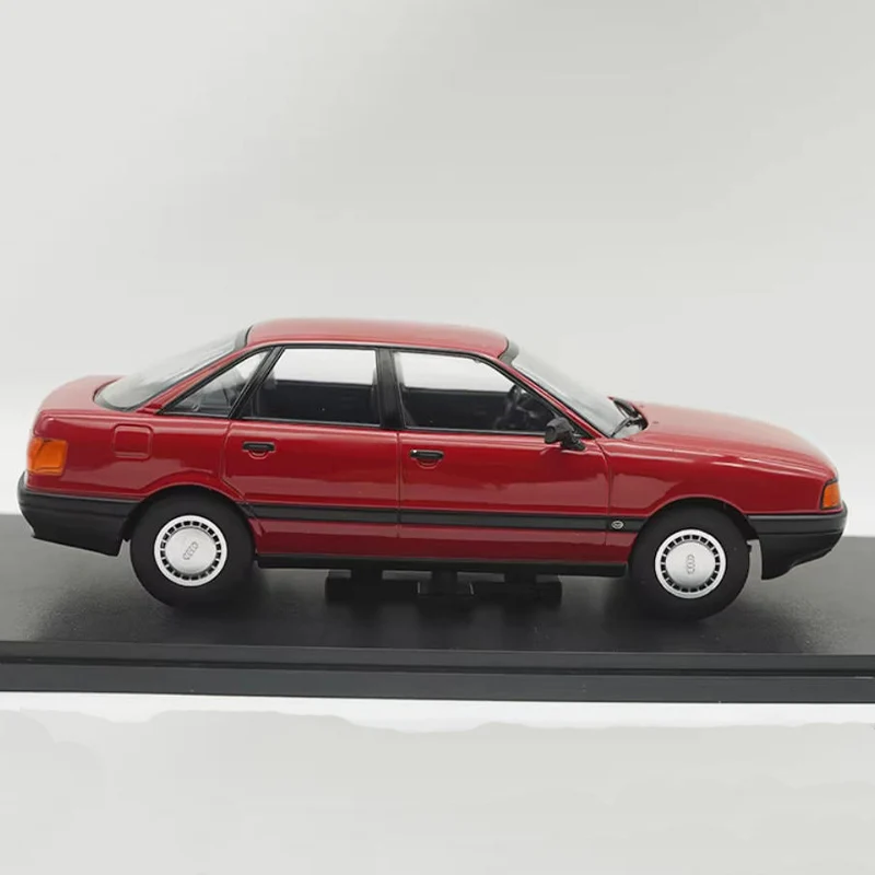 1989 Mercedes-Benz 80 B3 Sedan Diecast Model 2 1989 Mercedes-Benz 80 B3 Sedan Diecast Model - Image 2