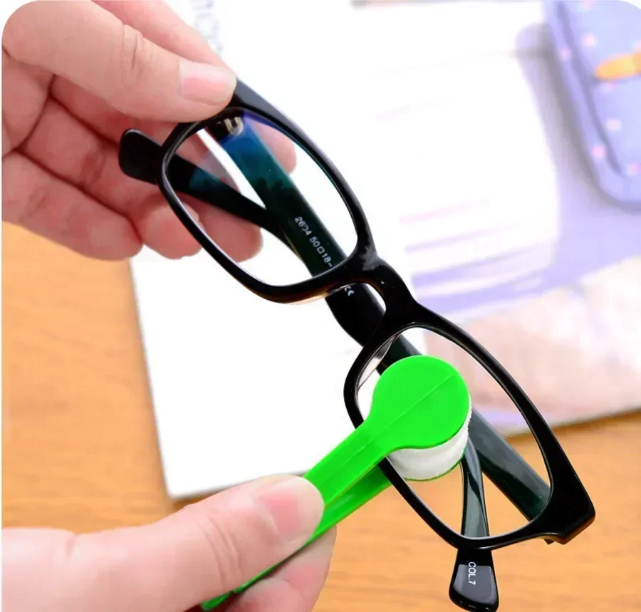 Vibrant Glasses Cleaning Tool with Microfiber Head 5 Vibrant Glasses Cleaning Tool with Microfiber Head - Image 5